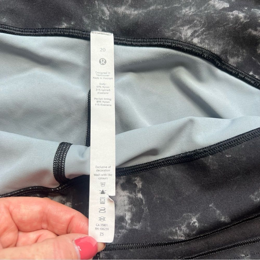 Lululemon Swift Speed High-Rise Crop 21" in Aquila Black Multi Size 20 - Picture 8 of 14